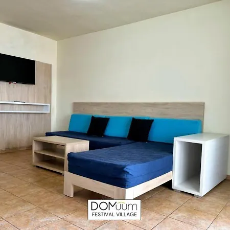 Domuum Holidays - Festival Village * Salou