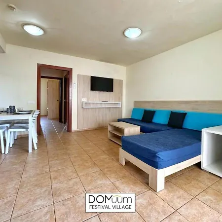 Domuum Holidays - Festival Village