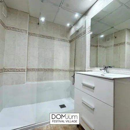 Domuum Holidays - Festival Village Apartment
